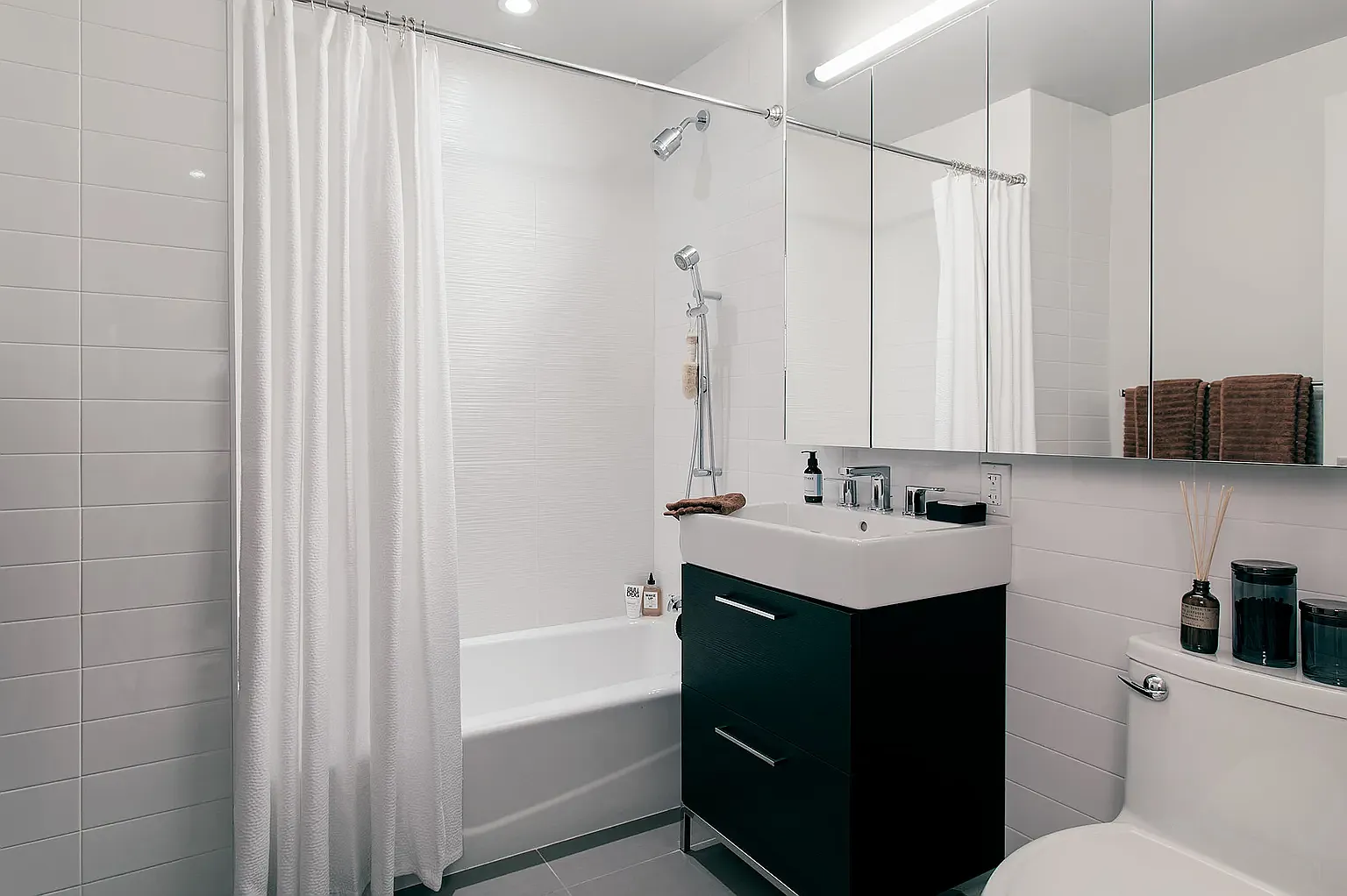 221 West 29th Street — Photo 2