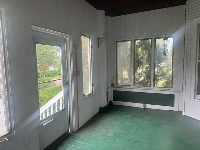1030 Franklin Pl — Photo 2