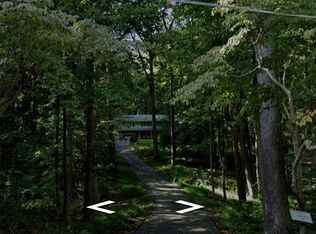 11023 Popes Head Rd, Fairfax, VA 22030