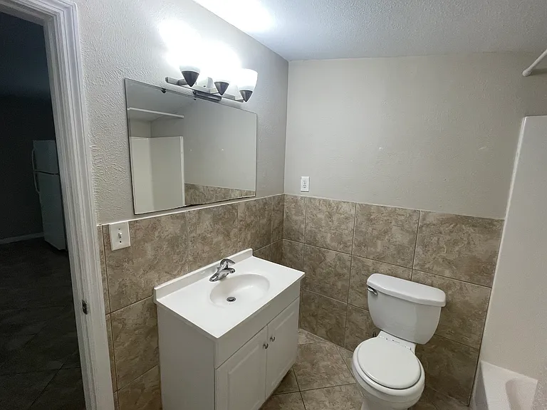 813 Kaye St — Photo 6