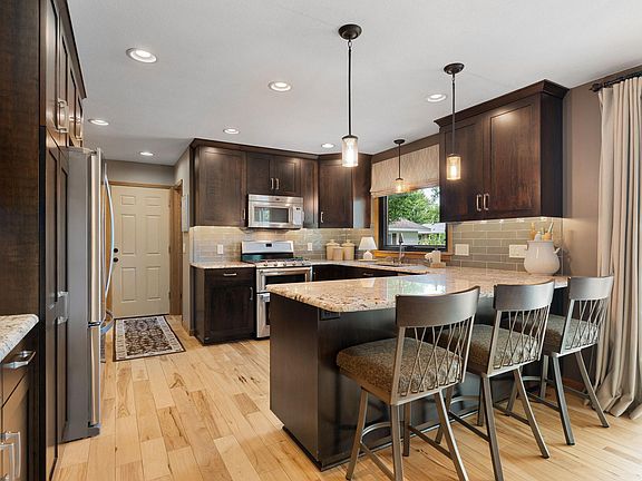 5th image of 406 Ridge Cir