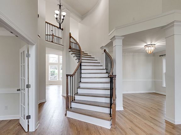 4th image of 415 Enclave Ct