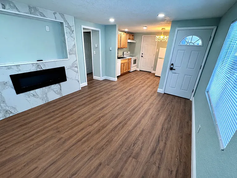 800 S Westland Dr #11 — Photo 8