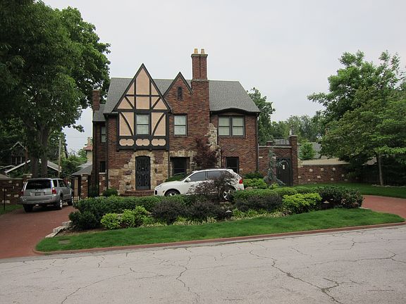 Front brick walls and gates added in 2006.