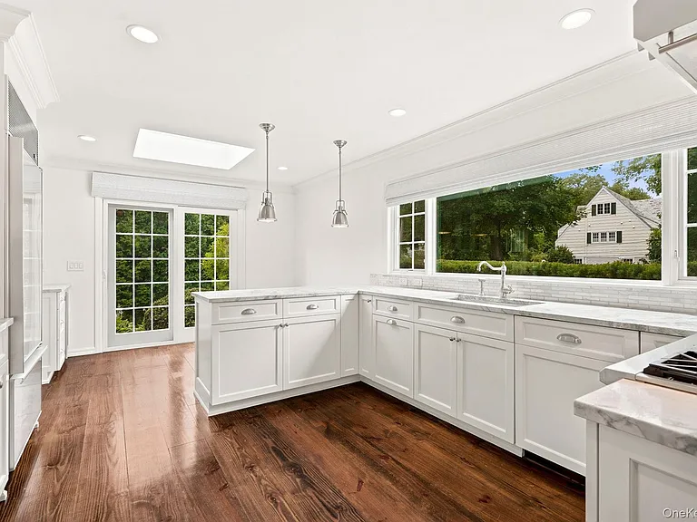 11 Tyler Rd — Photo 1
