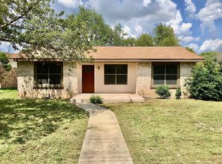 216 E Oppenheimer St, Uvalde, TX 78801