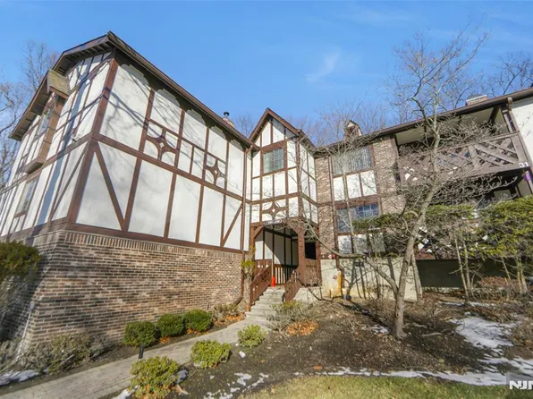 3104 Stowe Ln, Mahwah, NJ 07430