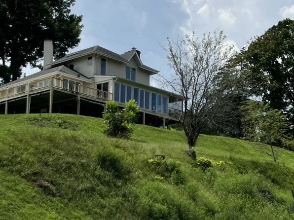 207 Roberts Loop, Celina, TN 38551