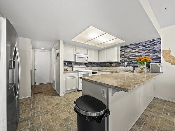 5th image of 320 Rolling Hills Ln