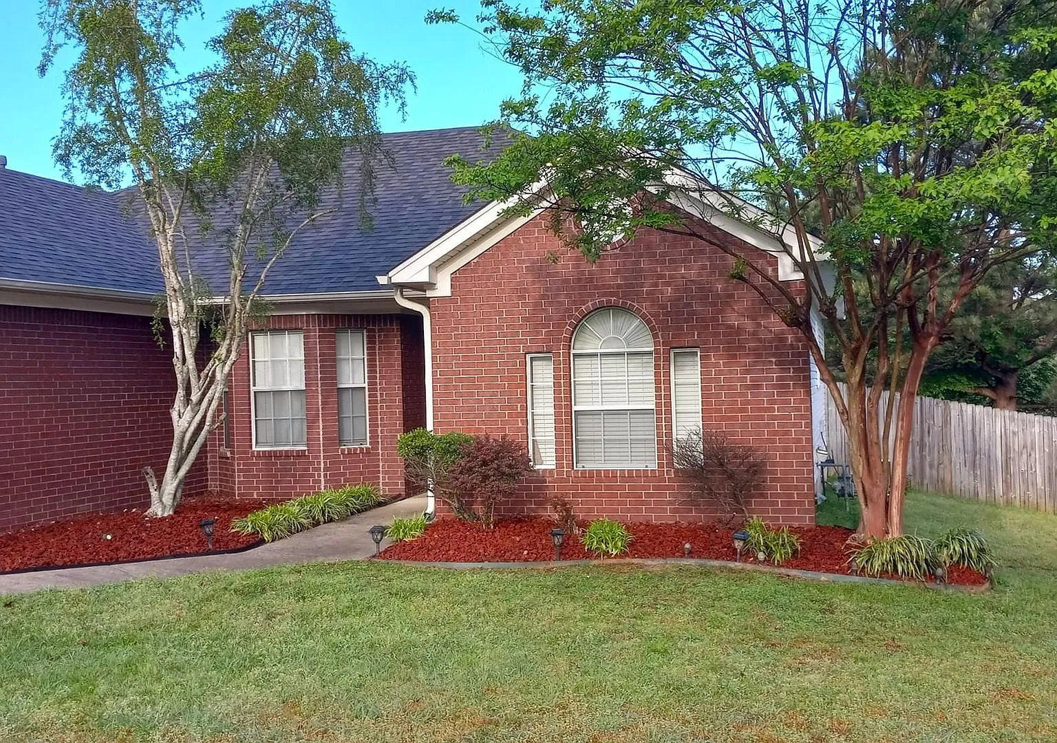 2225 Redwood Drive — Photo 2