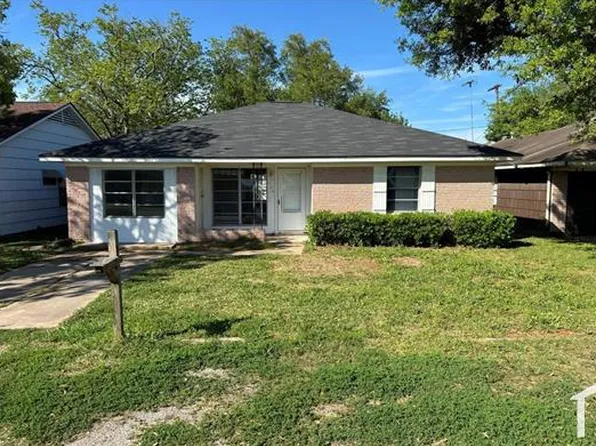 706 W 7th St, Freeport, TX 77541