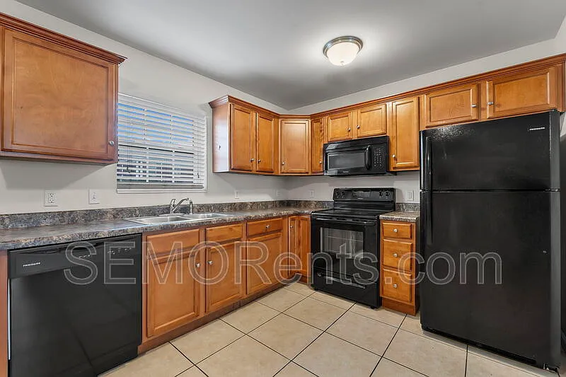 3 Village Dr — Photo 1