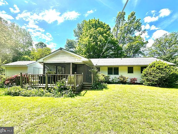 4th image of 818 Applewood Ct