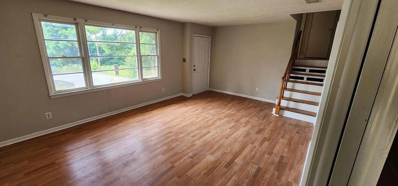 3 bed, 2.0 bath, 1418 sqft, $1,696 — Photo 4