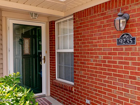 3rd image of 9235 Hawthorne Pointe Dr