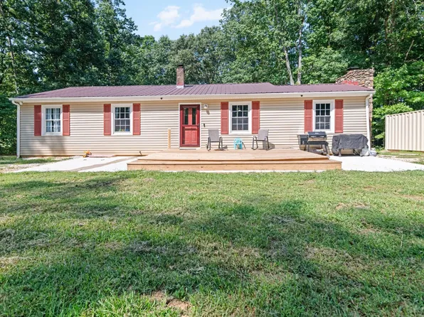7401 Red House Rd, Appomattox, VA 24522