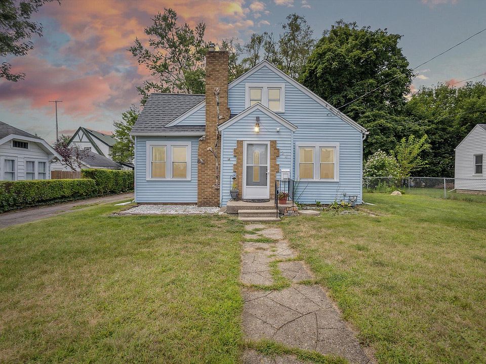 1st image of 24 Pioneer St