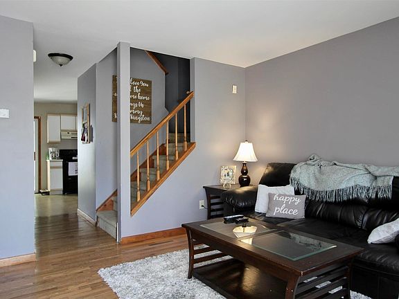 2nd image of 30 Warsaw Ave