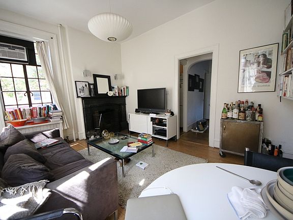 4th image of 50 Grove St APT 2