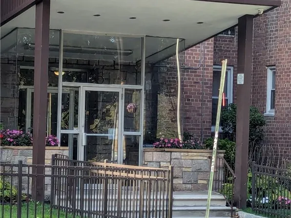 61 Bronx River Road #8F, Yonkers, NY 10704