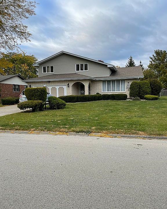 1st image of 12242 W Lake View Dr
