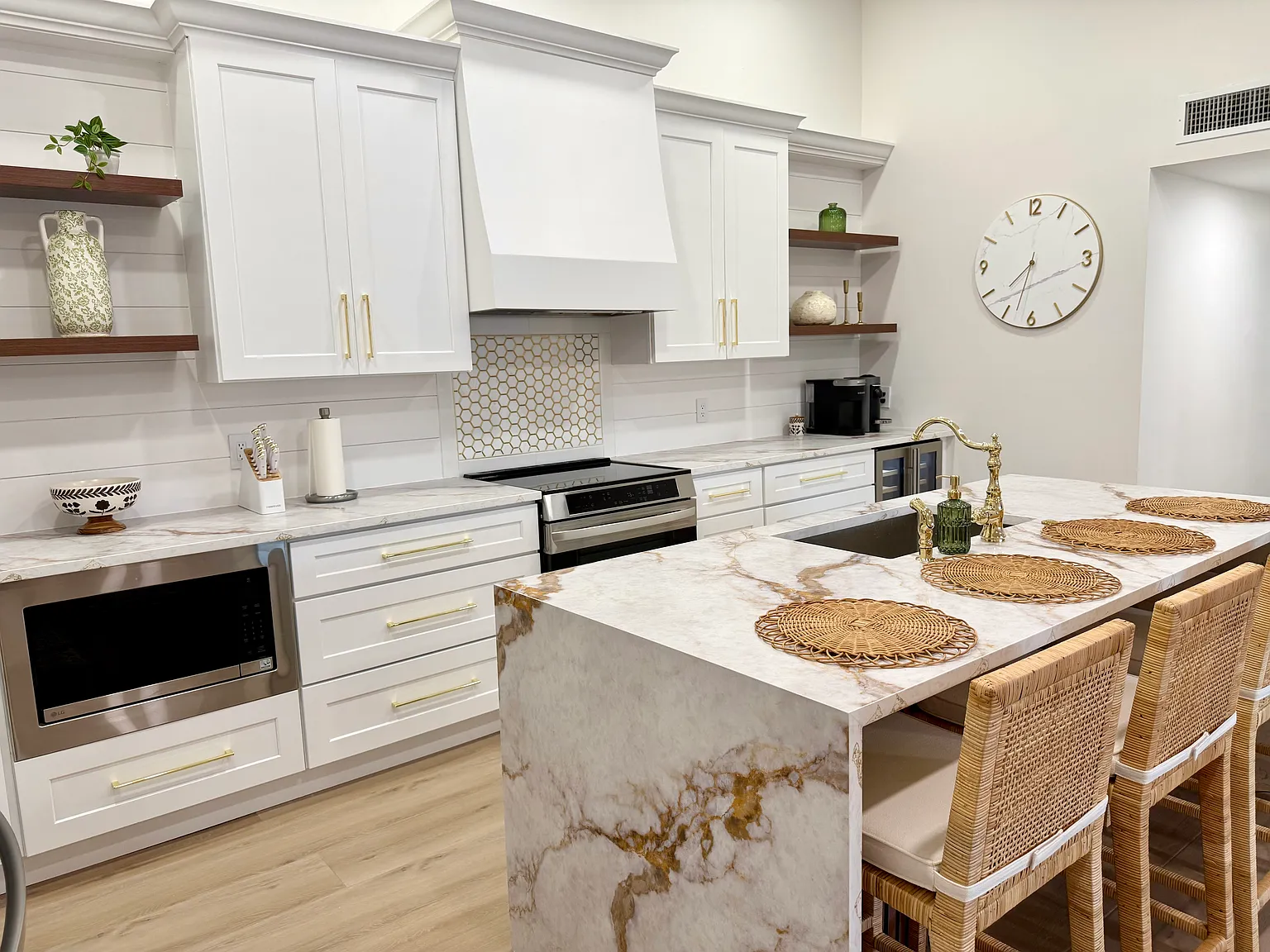 2 bed, 1035 sqft, $2,900 — Photo 2