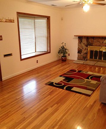 4th image of 842 Sunlite Dr