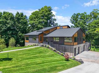 7777 Turnberry Cir, Williamsburg, MI 49690