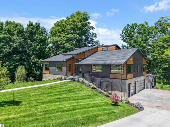 7777 Turnberry Cir, Williamsburg, MI 49690