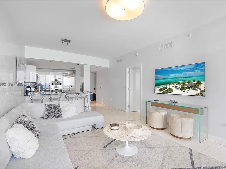 17121 Collins Ave #903 — Photo 2