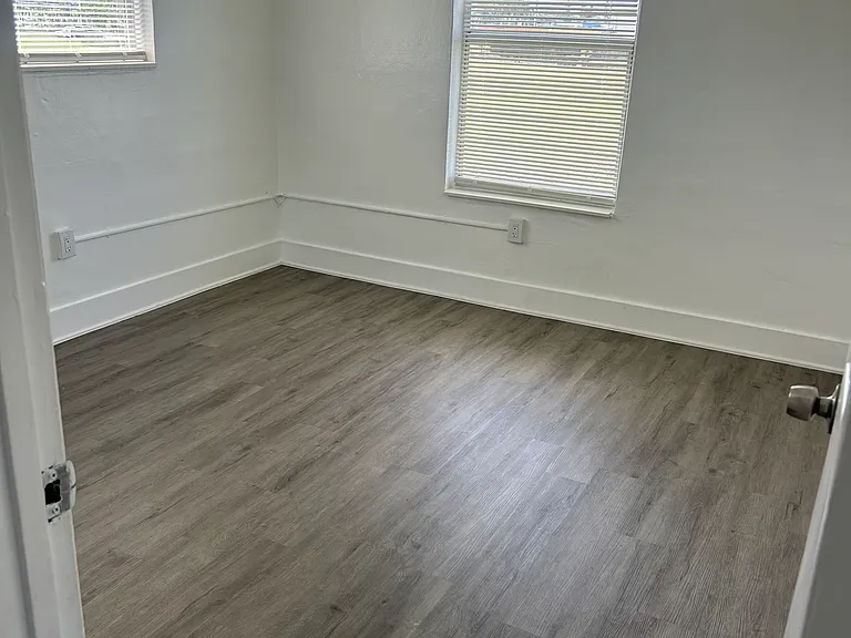 1201 SW 4th St #5 — Photo 5