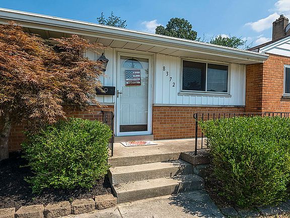 3rd image of 8372 Coghill Ln