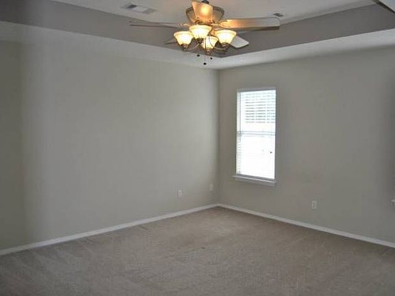 Master w/ tray ceiling