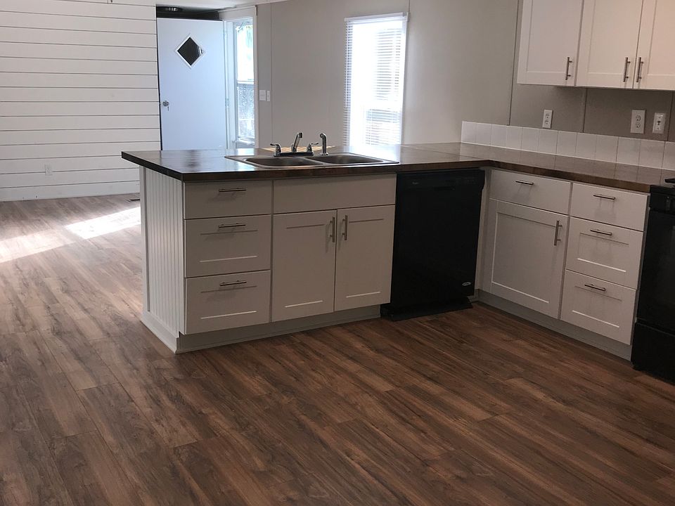kitchen/living room