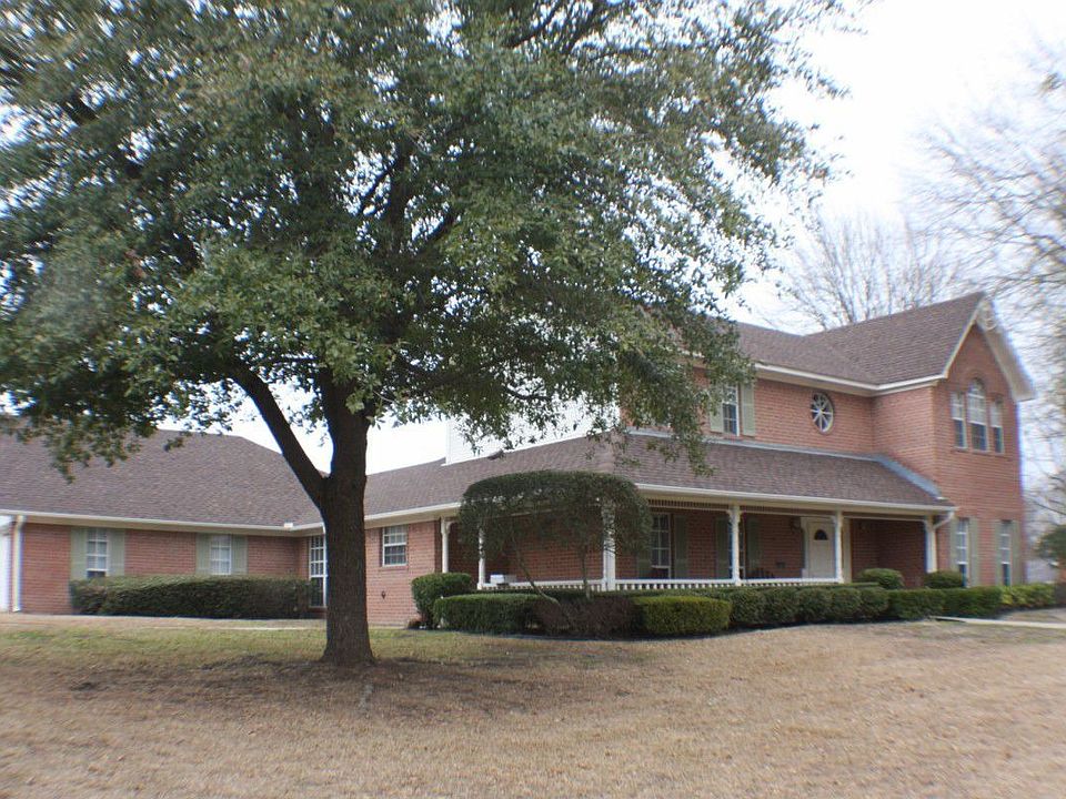 1st image of 323 Forest Hills Dr