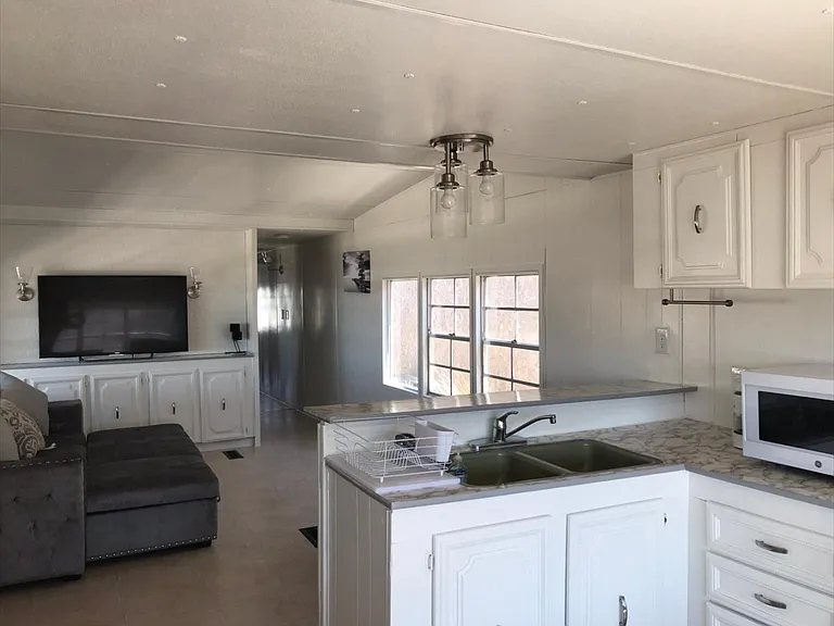 2888 Manor View Dr — Photo 5