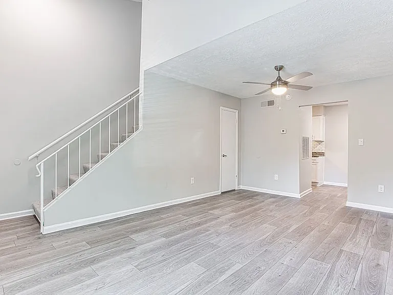 The Ellis Apartments — Photo 38
