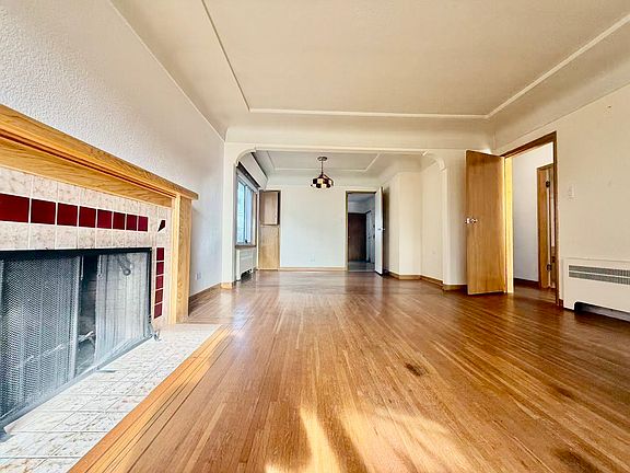 2nd image of 473 E 54th Ave