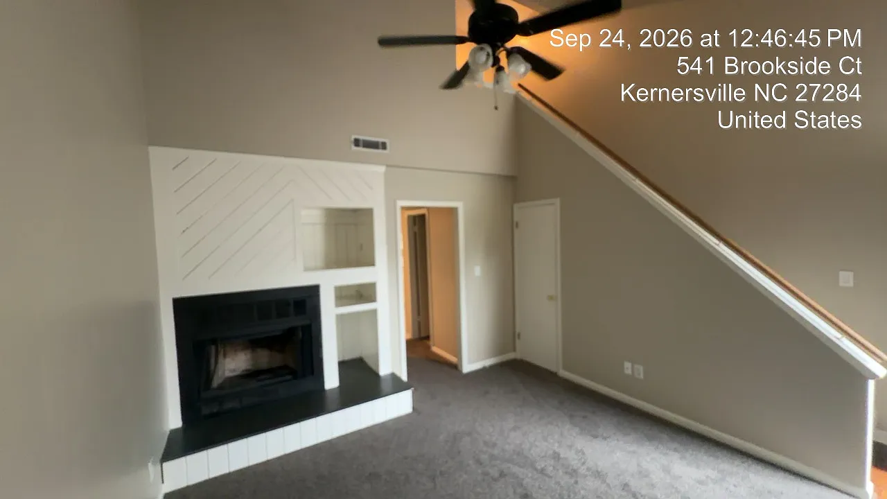 1 bed, 1.5 bath, 800 sqft, $800 — Photo 2
