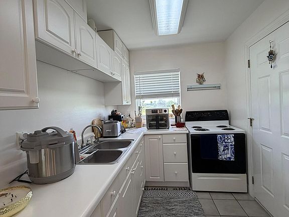 5th image of 34955 NE 4th Drive