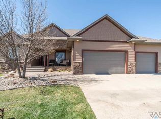 8213 S Grass Creek Dr, Sioux Falls, SD 57108