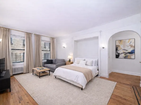 225 Bennett Avenue image 1 of 8