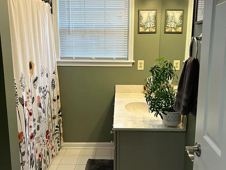 114 Montclair Ct — Photo 25