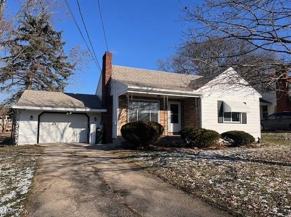 96 Rosary Dr, Campbell, OH 44405