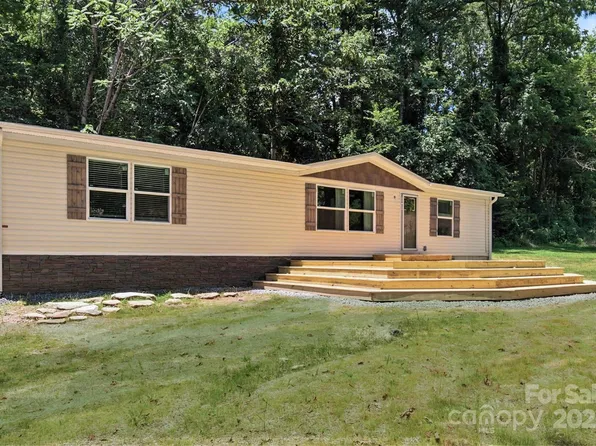 17 Hickory Acres Rd, Hendersonville, NC 28792