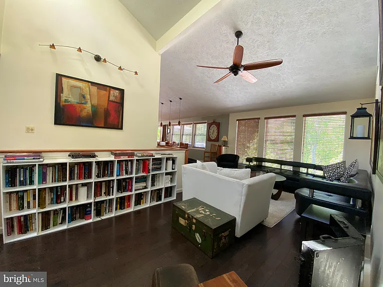 1251 Hinton Dr — Photo 30