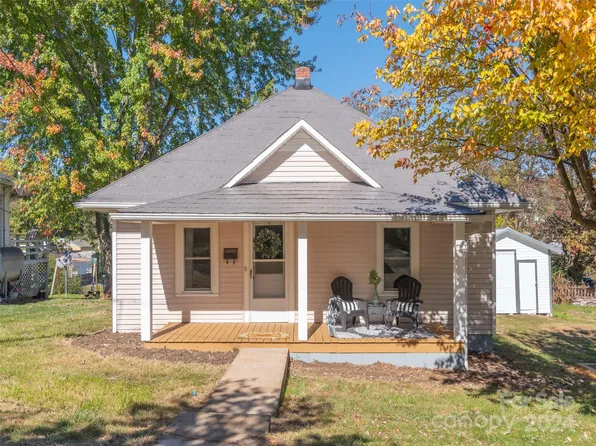 17 Wesley St, Canton, NC 28716
