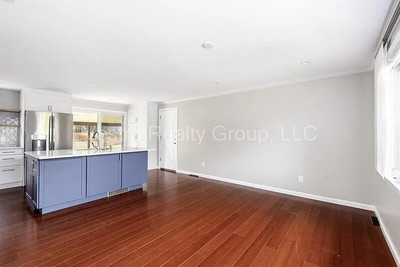 4 bed, 2.0 bath, 1497 sqft, $2,995 — Photo 4