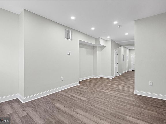 4th image of 900 Bennett Pl