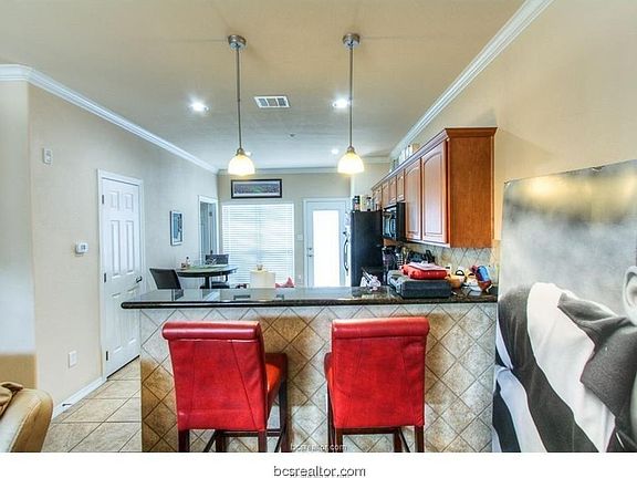 4th image of 305 Holleman Dr E APT 405